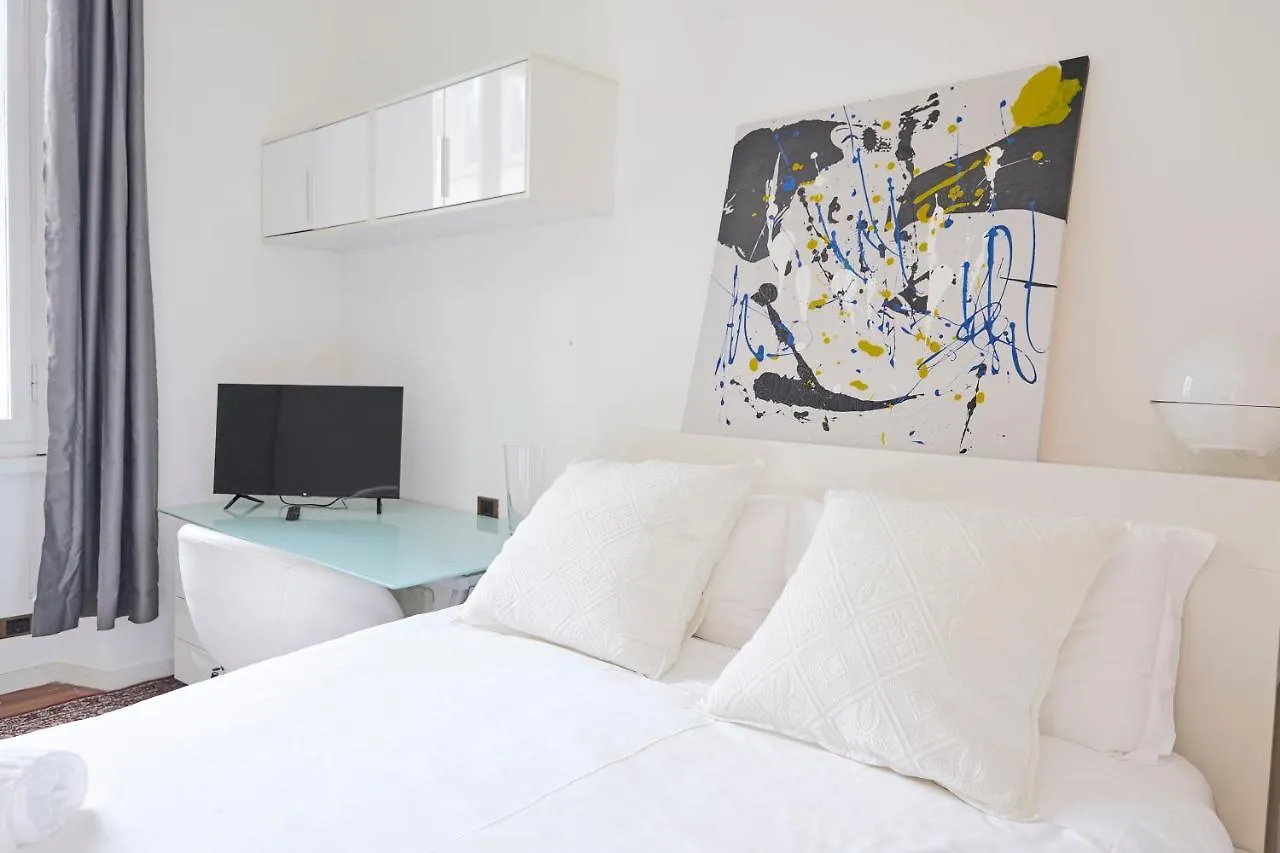 Prestige Boutique Homes -Duomo Galleria Vittorio Emanuele Milánó Apartman